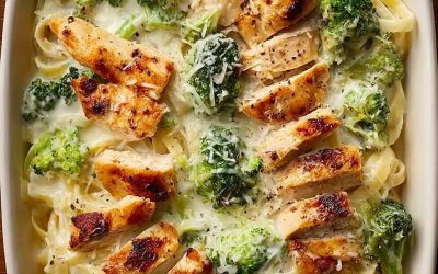 Gratin de pâtes Alfredo au poulet grillé et brocoli