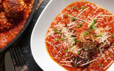 Le bœuf haché et la mozzarella s’associent pour composer un plat principal nutritif.