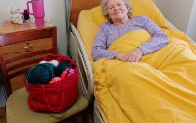J’ai payé 2 500 $ par mois pendant un an pour couvrir les frais de résidence pour personnes âgées de ma belle-mère – quand j’ai découvert à quoi elle dépensait réellement cet argent, j’ai pâli.