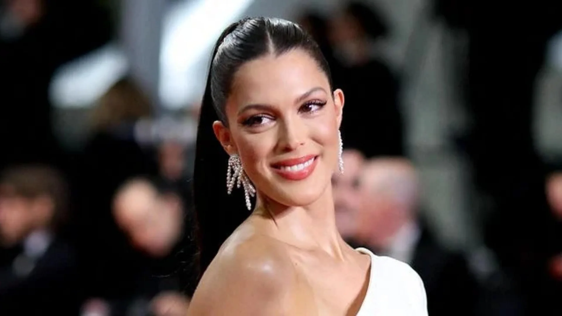 Iris Mittenaere : parcours, Miss France, Miss Univers